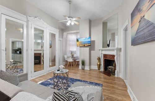 Chinatown Apartment | Deluxe Flat In Center City
