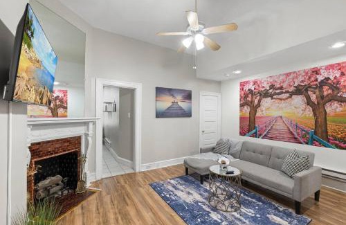 Chinatown Apartment | Deluxe Flat In Center City