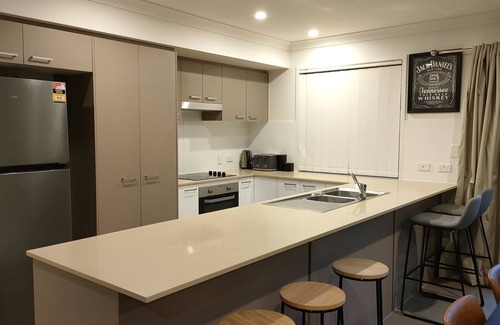 Burpengary East House | Deluxe Fully Air-conditioned 4BR ＋ Movie/Family Room