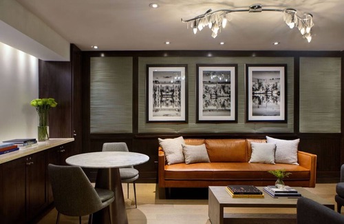 Theater District House | Deluxe King Room at The Muse New York
