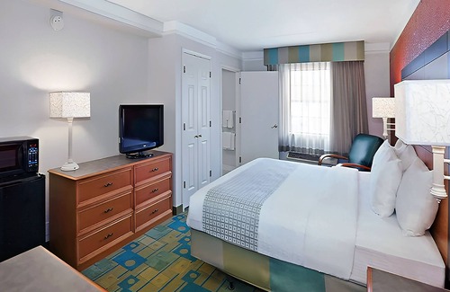 Merrillville House | Deluxe King Room