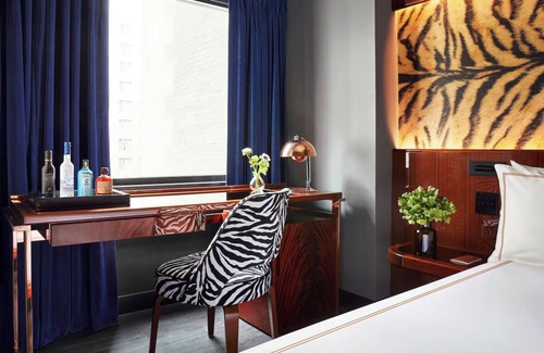 Midtown Hotel | Deluxe Queen Room | Hotel Hendricks | Walk to Bryant Park and Times Square