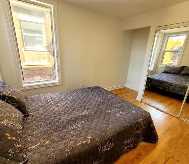 Brockton Village House | Deluxe Queen Rooms Downtown