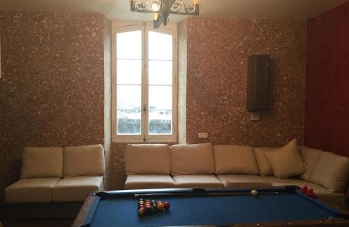 Buzy Apartment | Deluxe Studio Chez Susan