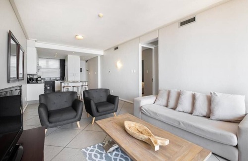 Durban Apartment | Deluxe Three-Bedroom Apartment with Sea View