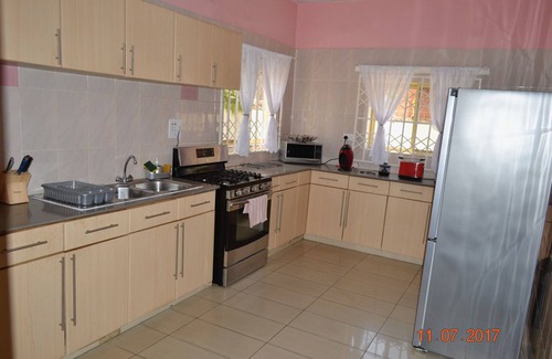 Teshie House | DELUXE VILLA - Beautiful home away from home.