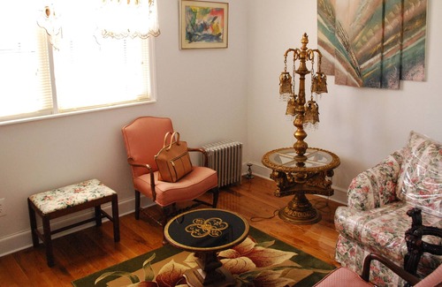 Canarsie House | Delz Bed & Breakfast