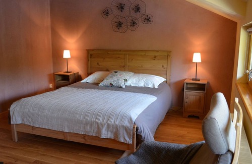 Monlet Bed & Breakfast | demoiselle room with bathroom