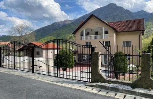 Brezoi House | Dendy