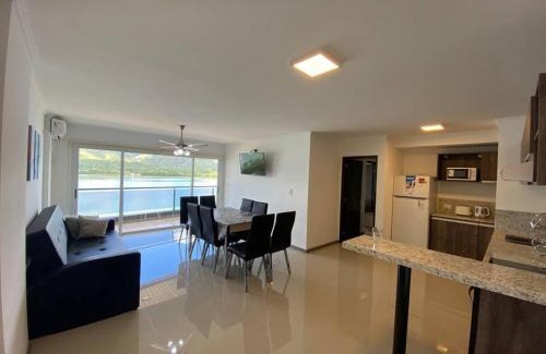 Villa Parque Siquiman Apartment | Departamento con vista al lago en Veneto Village