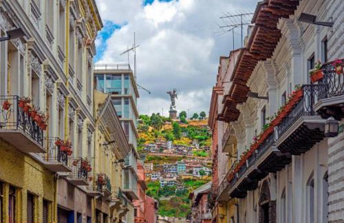Quito Historic Center Apartment | Departamento junto a la Basílica Voto Nacional - Quito