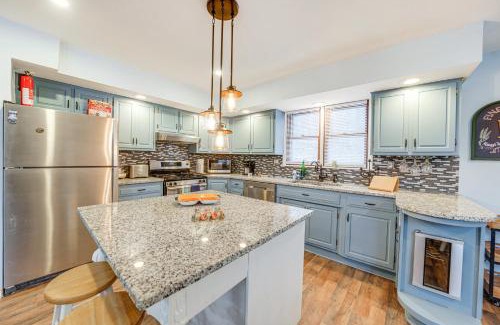 De Pue House | DePue Vacation Rental Less Than 1 Mi to the Lake!