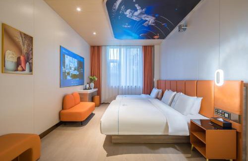 Olympic Village Hotel | Dequan Luxury Hotel Bird's Nest BranchCoffee, fruits, snacks, a gym and a laundry room are provided for free in the lobby