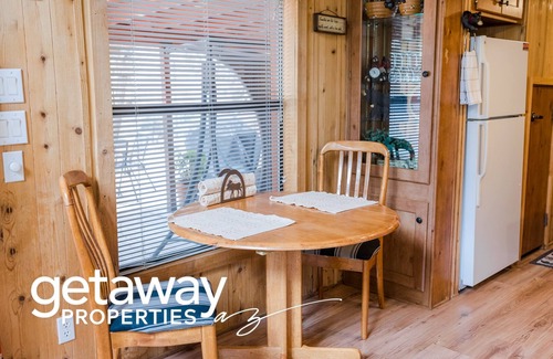 Show Low Cabin | Der Nut Haus - 1 Bedroom with Loft