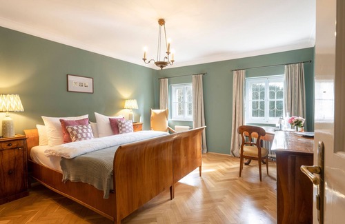 Anif Hotel | Der Schlosswirt zu Anif - Biedermeier-Hotel und Restaurant