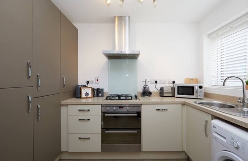 Derby House | Derby City Base - 2 Bed Near Hospital, Driveway Parking, Garden