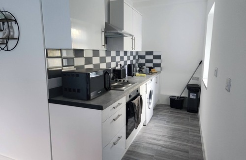 Derby Apartment | Derby City Centre Apartment with Roof Top Hot Tub