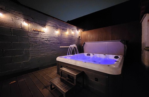 Derby Apartment | Derby City Centre Apartment With Roof Top Hot Tub