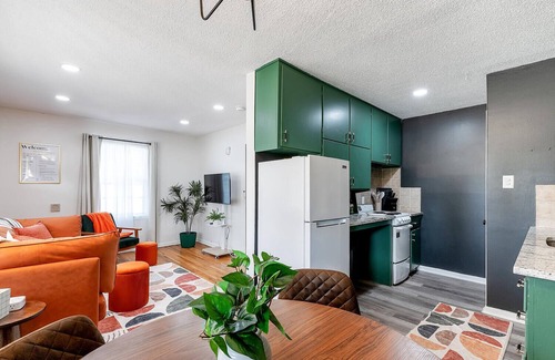 Derby Apartment | Derby Delight - Cozy King - Near Park!