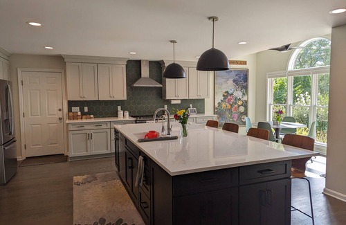 Buechel House | Derby/PGA Ready Retreat with Curated Bourbon Bar - 5 BR 3.5 Bath - Sleeps12!