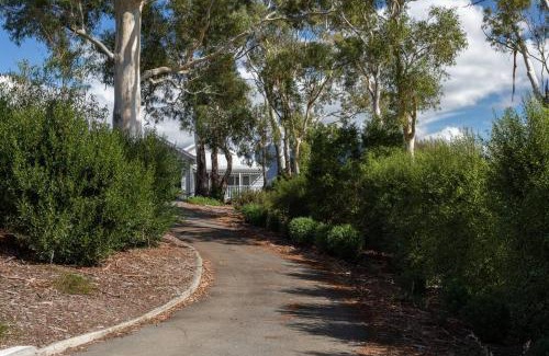 Otago House | Derwent River Cottage - Tranquil Waterfront Living
