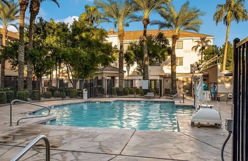 Chandler Apartment | Desert Botanical Garden Tour! Pool, Jacuzzi, Sun Terrace! Pets are Welcome too