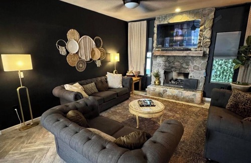 North Mountain House | Desert Oasis
