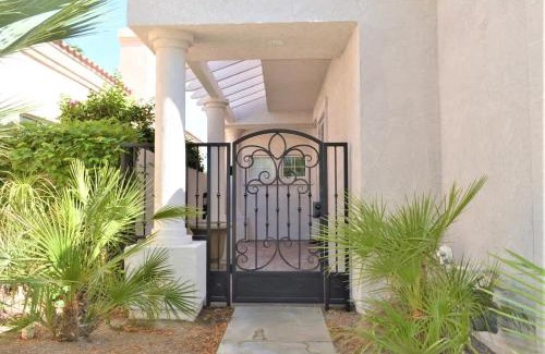 Cathedral City House | Desert Princess Townhouse Retreat
