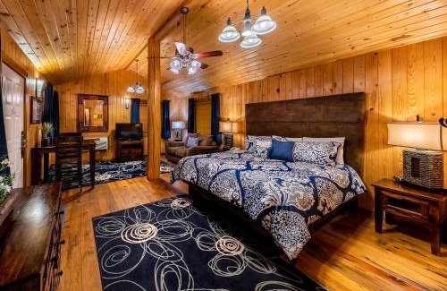 Bluff Hotel | Desert Rose Resort & Cabins