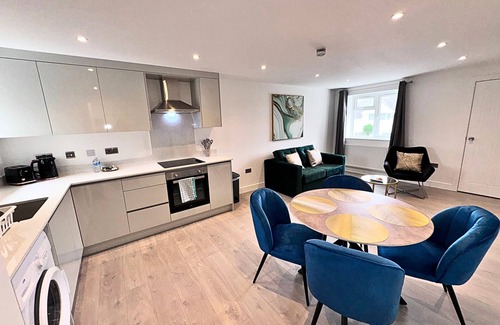 Elmbridge Apartment | Desford Delight: Modern 1Bedroom Near Heathrow Airport w/EV Charger