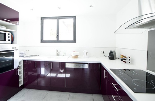 8th Arrondissement Apartment | Design apartment with garden in a villa in Marseille, Pointe Rouge harbour