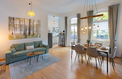 Wesel Apartment | Design & history I king beds+kitchen+parking