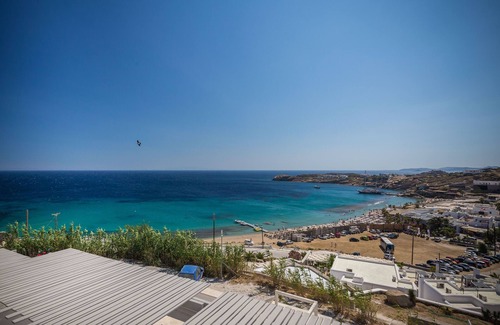Paradise Apartment | Design Suite B - Sea View, Shared Infinity Pool, Gym, Bar