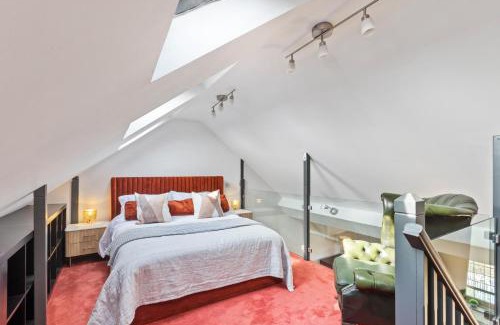 St. Leonard's Apartment | Designer 1 bed Loft Apartment, SW16