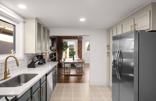 Richmond House | Designer 3BD Hawthorne Home