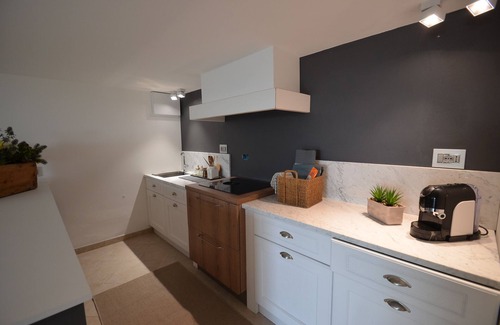 Monade Santa Lucia Apartment | Designer apartment with garden and private pool in a panoramic location