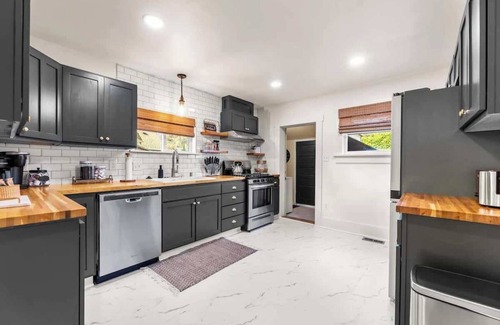Downtown Vancouver House | Designer Bungalow | Walk to Water & Downtown