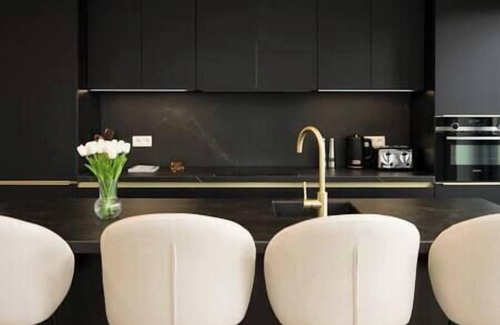 University District House | Designer flat 3BR & Mini Golf