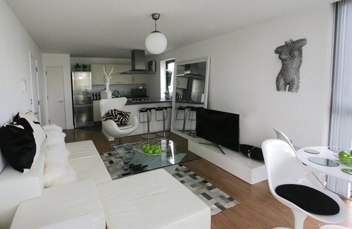 Tower Hamlets Apartment | DESIGNER LUXURY 2bed 2bath Waterfront Zone2 Central City of London Canary Wharf
