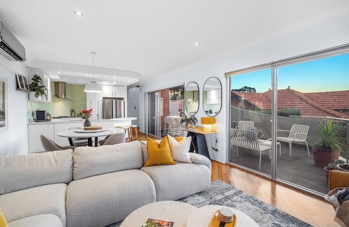 South Perth House | Designer Luxury 3BRD - Epic Views - South Perth