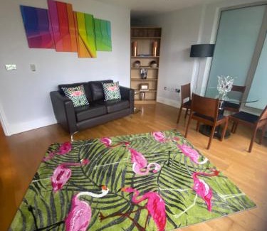 Sands End Apartment | Desirable, Fashionable 2bed Flat in Chelsea