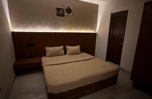 Janakpuri House | Desire Courtyard