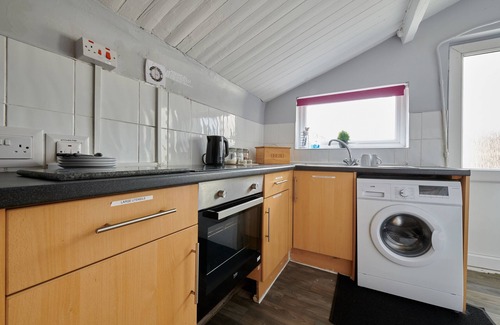 Flintshire House | Detached 3 Bed House, Ideal for Long Stays & Pets