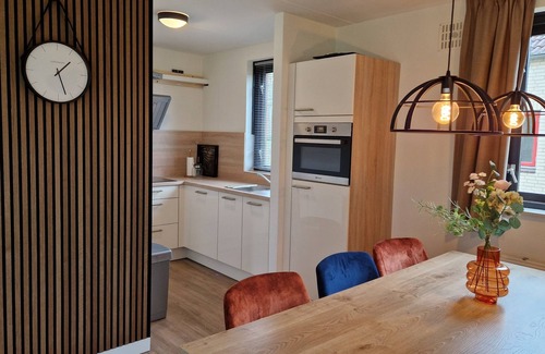 Ewijk House | Detached 6-person bungalow with lake views directly on the swimming lake