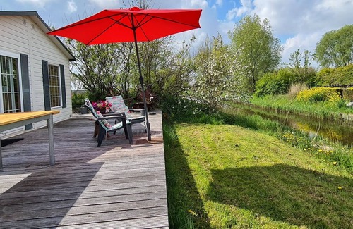 Hensbroek Ski Chalet | Detached chalet with beautiful terrace, near Alkmaar