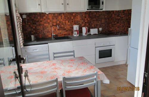 Barjac Villa | DETACHED COUNTRY HOUSE WEEKLY RENTAL PLOT 2400 M2 WOODED FENCED