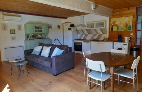 Cadalen Apartment | Detached garden apartment between Toulouse and Albi sleeps 5