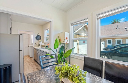 Alhambra Apartment | Detached house 2 Bedroom 1 Bathroom Prime & Private location King Bed! 1109n