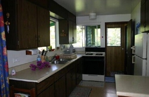 Papeto'ai House | Detached house in a tropical garden with relaxing sea view