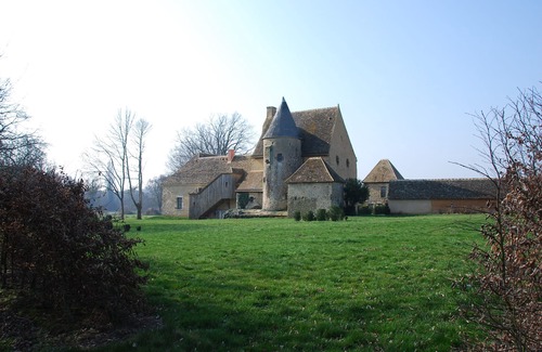 Saint-Celerin Cottage | Detached house, quiet location, swimming pool, fishing, sleeps 8